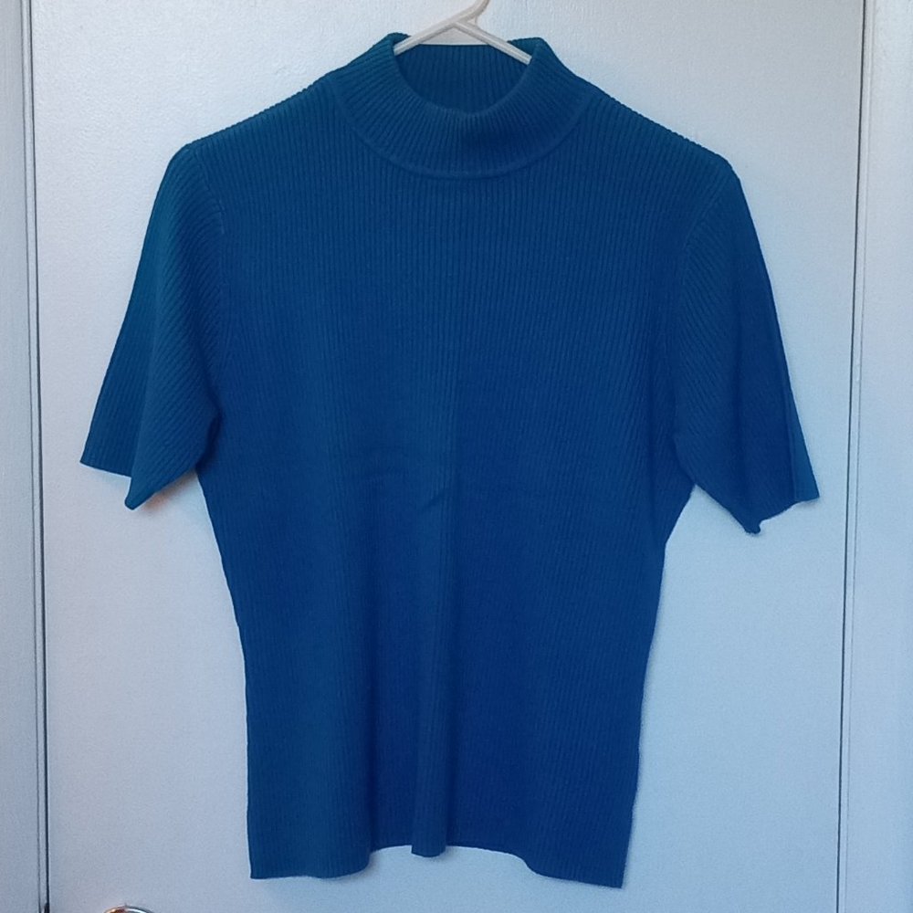Worthington essentials Ladies Blue sweater top short sleeve size Medium